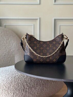 ✨✨Louis Vuitton Boulogne Bag with gold chain and black leather strap
